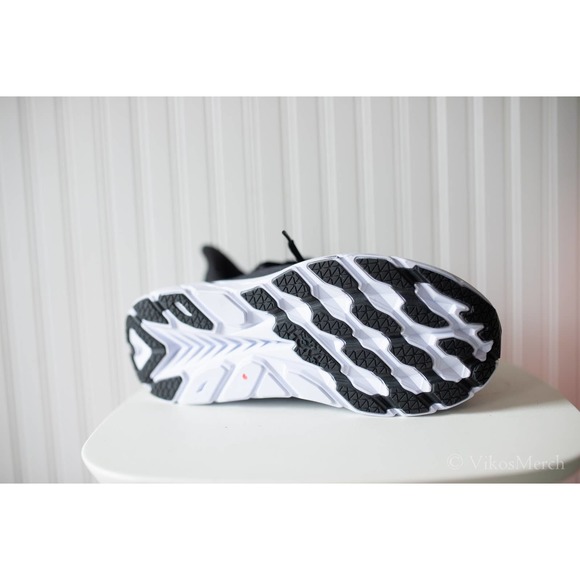 Hoka Clifton 8 Sneakers Size 10.5 Mens Black NEW - Picture 2 of 3